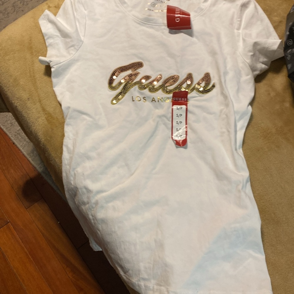 Guess t-shirt - Picture 2 of 3